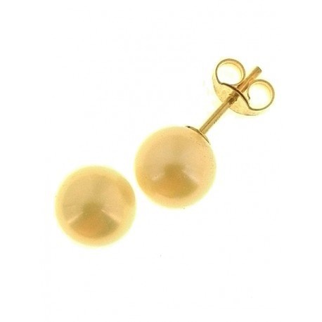 Woman earrings with white pearls