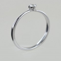 Petite bague solitaire sertie de diamants 00219