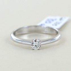 Medium Solitaire ring with 0.19 carat diamond 00225