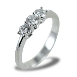 Großer Trilogie-Ring mit Diamanten über einem halben Karat 00256
