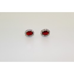 Boucles d'oreilles en argent 925 avec des zircons blancs, et la pierre de couleur rouge rubis