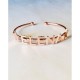 Bracciale rigido unisex in oro con nome personalizzabile B2800