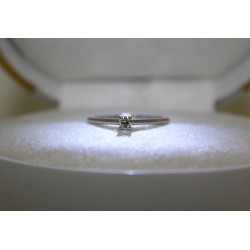 Solitaire ring gold 18 kt and diamond