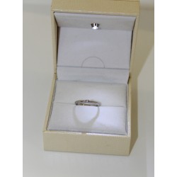 Solitaire ring in 18 k gold and diamond 0,04 ct