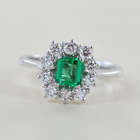 Anello rosetta Smeraldo da mezzo carato e Diamanti mezzo carato 00280