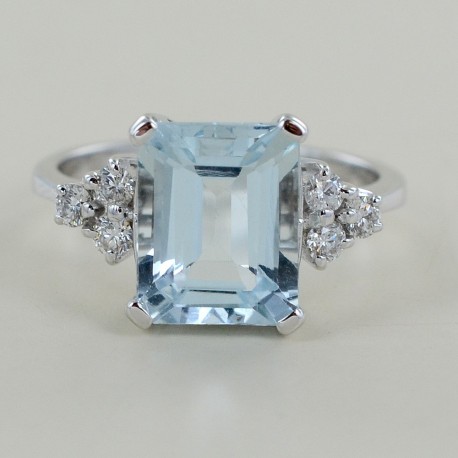 3 carat aquamarine ring and diamond trilogy 00328