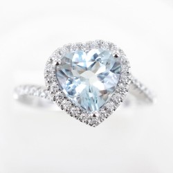 Ring with heart Aquamarine and diamond outline 00338