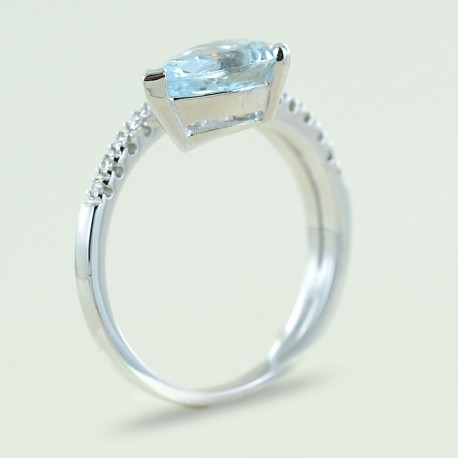 Ring with teardrop aquamarine and diamond stem 00339
