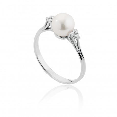 Ring with Akoya Pearl 8 - 8.5 and Diamonds 00346